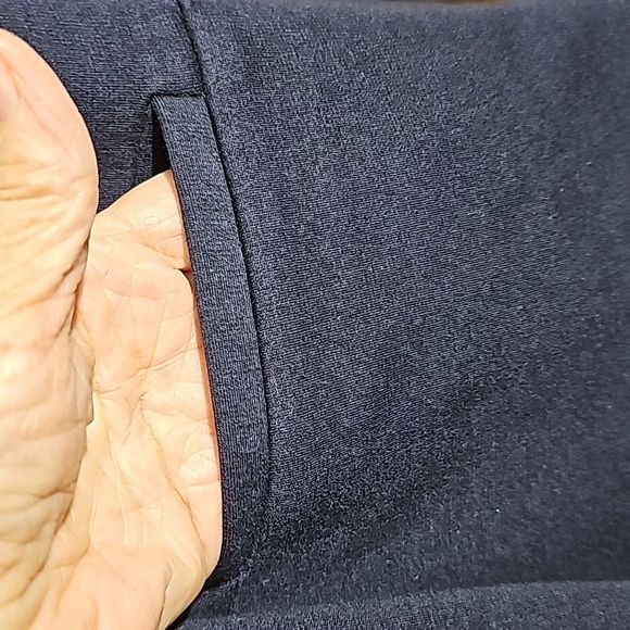 Talbots navy blue blazer. Size 4. Super soft, 2 front pockets. Covered buttons - Picture 2 of 10